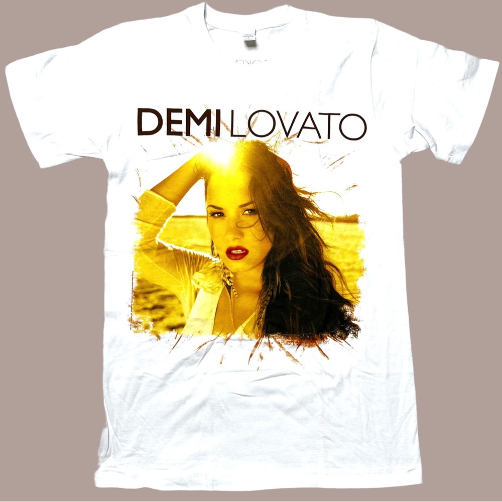 NWOT Tultex Demi Lovato The Unbroken Tour 2011 Graphic T-Shirt Unisex Sz S